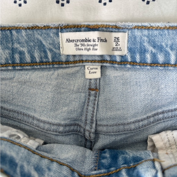 Abercrombie Curve Love 90s Straight Jean - Picture 2 of 6